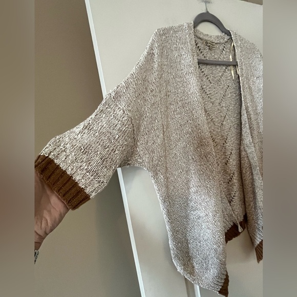 Democracy Cream and Brown Women's Asymmetrical Sweater cardigan SZ Large - Picture 9 of 16